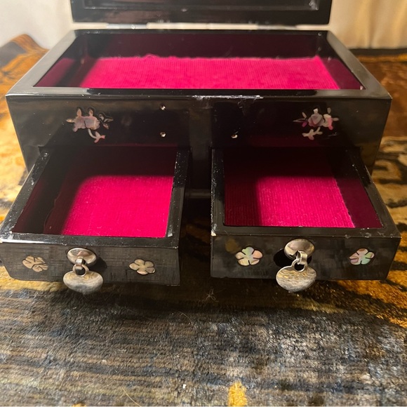 Beautiful Asian Black Laquer & Mother of Pearl Jewelry Box w/ Cherry Blossoms - Picture 7 of 16